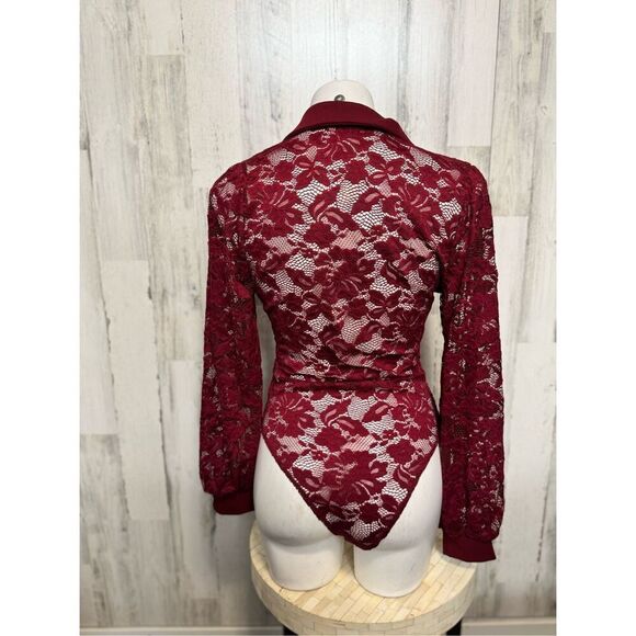 Laced bodysuit size medium - Picture 2 of 7